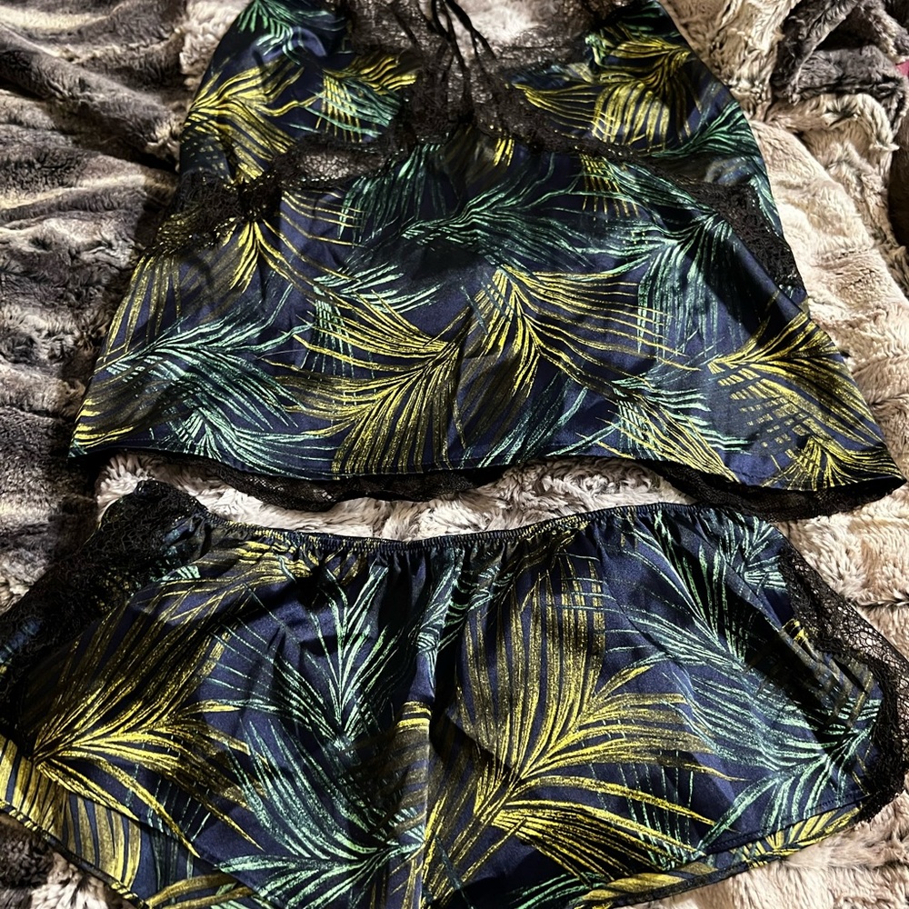 Victoria’s Secret sleep set